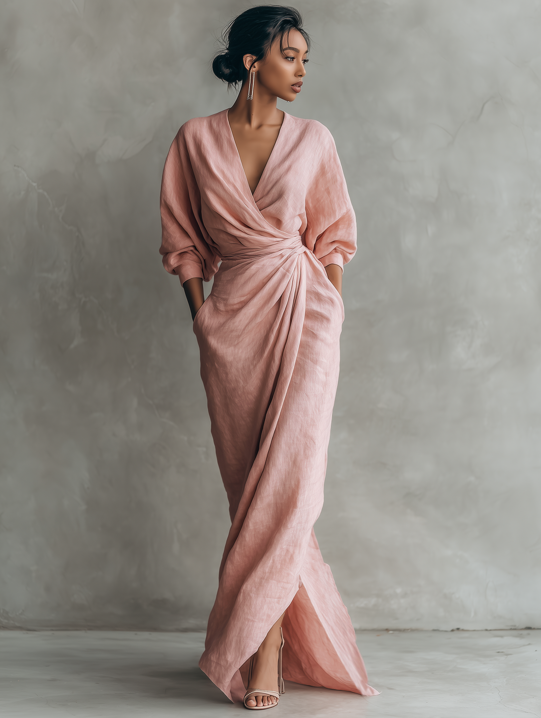 Robe maxi en lin rose à col en V