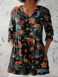 Chemise en lin décontractée pour femmes à col en V, imprimée d'un motif forêt nocturne.