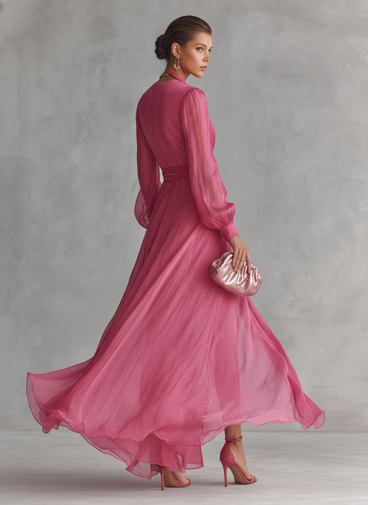 Robe rose en chiffon à col en V